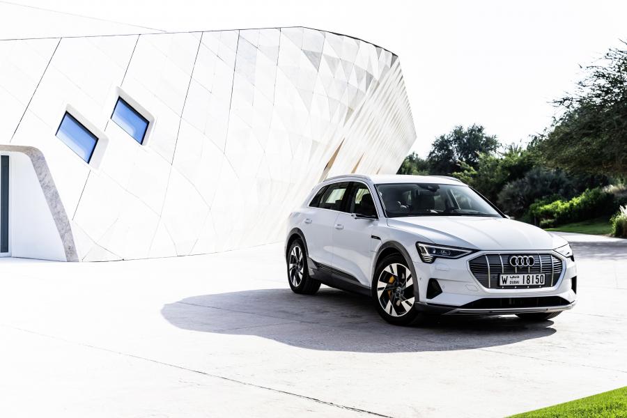  Audi e-tron 55 Quattro 2019 года  (WW) (фото 249 из 452)